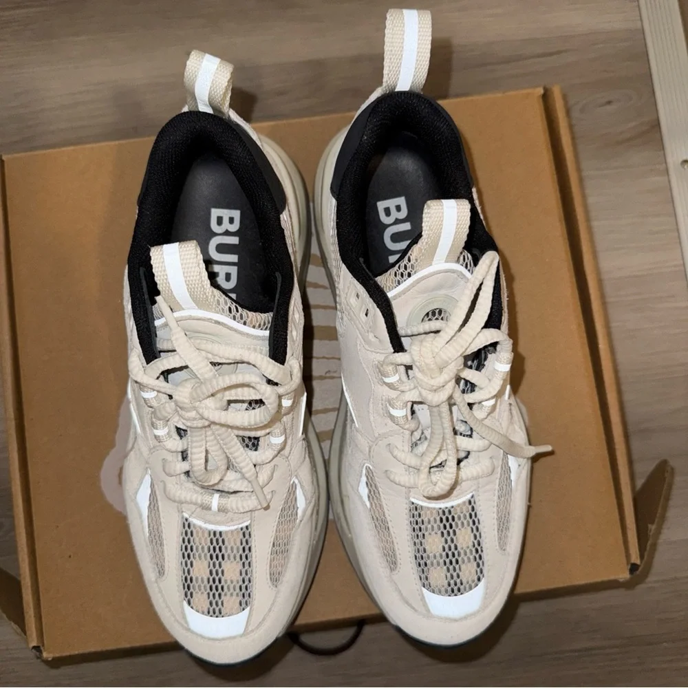 Burberry White and Black Women's Sneakers - Picture 6 of 13